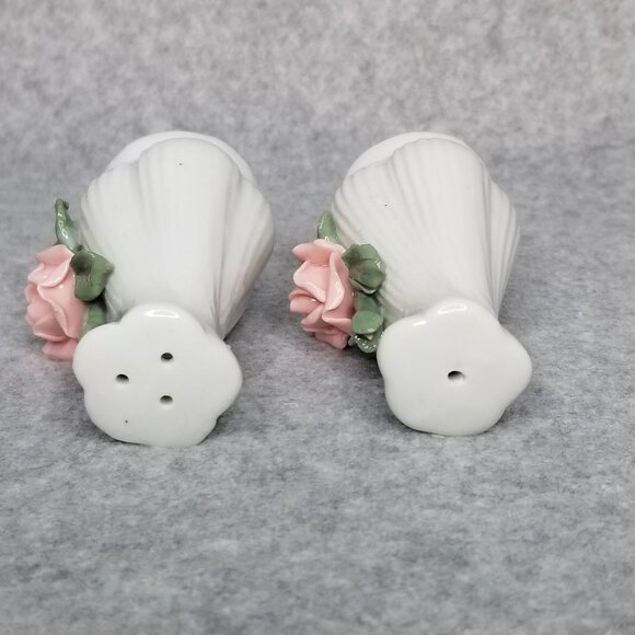 Vintage Porcelain Floral Rose Relief‎ 3D Embellished Salt Pepper Shaker Set - Picture 6 of 9